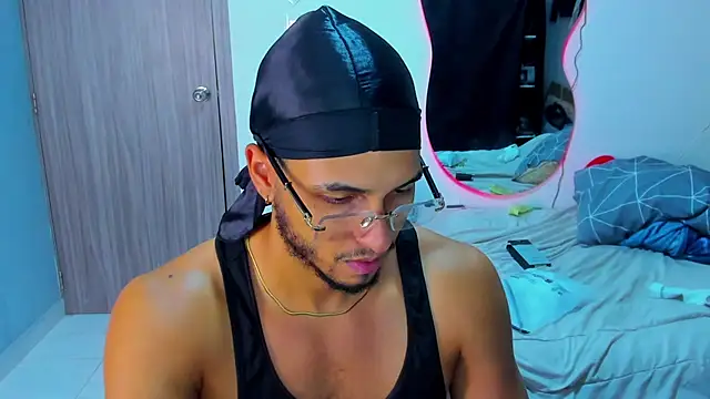 Snapshot of Kris_Khalifa69 chatting on 12.19.25 Kris Khalifa69 online show from 12.19.25