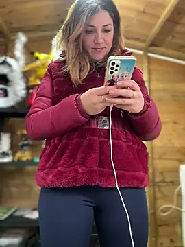 Snapshot of DaisyVibesss chatting on 12.08.24 DaisyVibesss online show from 12.08.24