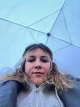 Snapshot of DaisyVibesss chatting on 02.02.25 DaisyVibesss online show from 02.02.25