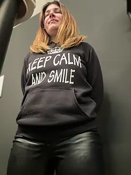 Snapshot of DaisyVibesss chatting on 03.16.25 DaisyVibesss online show from 03.16.25