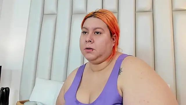 Snapshot of aandreaperez chatting on 11.20.25 aandreaperez online show from 11.20.25