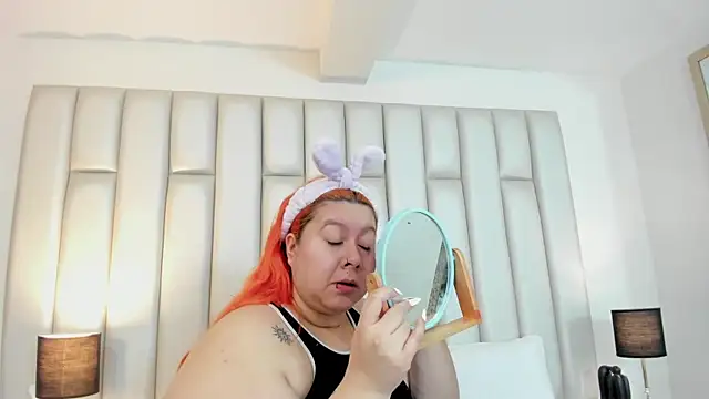 Snapshot of aandreaperez chatting on 11.21.25 aandreaperez online show from 11.21.25