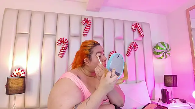 Snapshot of aandreaperez chatting on 12.15.25 aandreaperez online show from 12.15.25