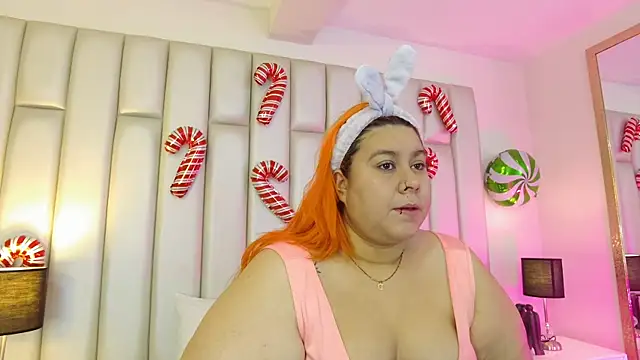 Snapshot of aandreaperez chatting on 12.16.25 aandreaperez online show from 12.16.25