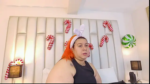 Snapshot of aandreaperez chatting on 12.17.25 aandreaperez online show from 12.17.25