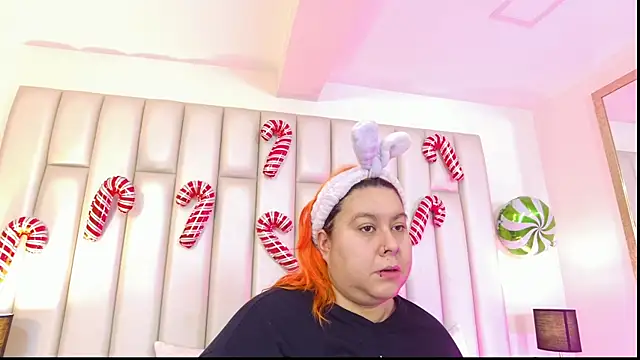 Snapshot of aandreaperez chatting on 12.18.25 aandreaperez online show from 12.18.25