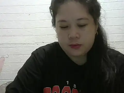 Snapshot of hotsexylyn chatting on 09.11.25 hotsexylyn online show from 09.11.25