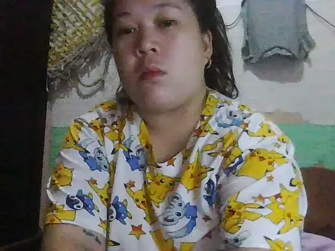 Snapshot of hotsexylyn chatting on 10.24.25 hotsexylyn online show from 10.24.25