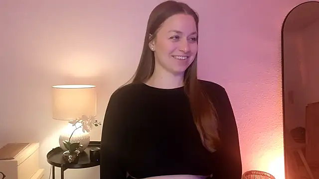 Snapshot of MilaFleur chatting on 01.31.25 MilaFleur online show from 01.31.25