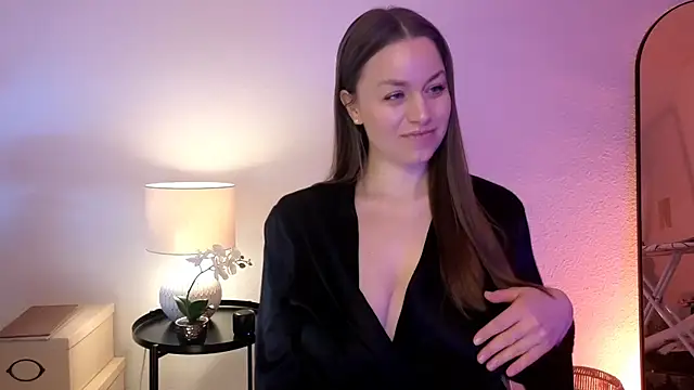 Snapshot of MilaFleur chatting on 02.14.25 MilaFleur online show from 02.14.25