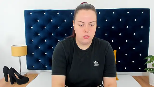 Snapshot of EvaLick chatting on 10.28.25 EvaLick online show from 10.28.25