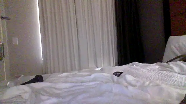 Snapshot of sexybribri@xh chatting on 10.11.25 sexybribrixh online show from 10.11.25