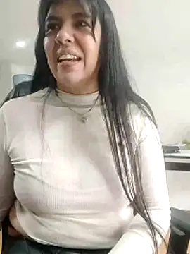 aisha latina online show from 04.24.26