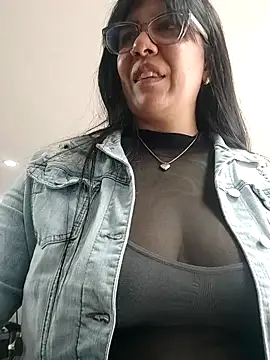 aisha latina online show from 04.30.26