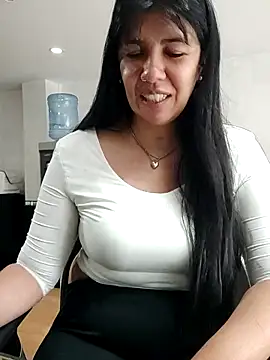 aisha latina online show from 05.05.26