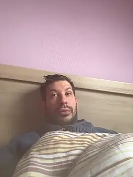 Snapshot of Taxidriver1988 chatting on 12.18.25 Taxidriver1988 online show from 12.18.25