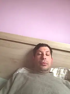 Snapshot of Taxidriver1988 chatting on 12.21.25 Taxidriver1988 online show from 12.21.25