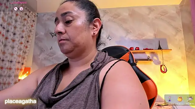 Snapshot of agathaxxx-69 chatting on 10.16.25 agathaxxx-69 online show from 10.16.25