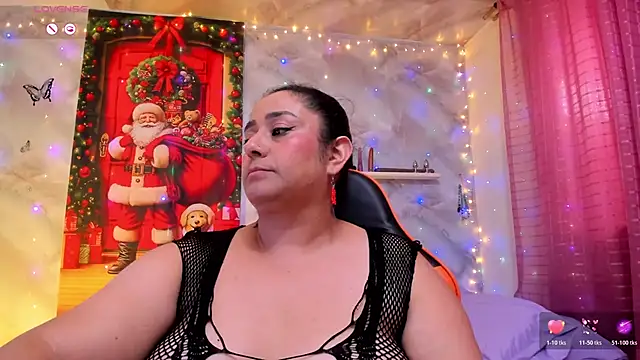 Snapshot of agathaxxx-69 chatting on 11.29.25 agathaxxx-69 online show from 11.29.25