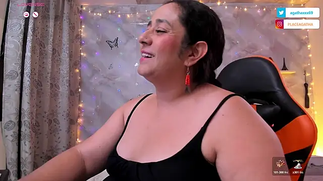 Snapshot of agathaxxx-69 chatting on 12.03.25 agathaxxx-69 online show from 12.03.25