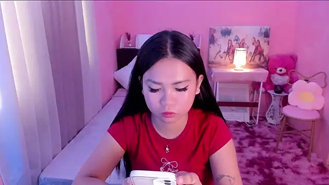 Snapshot of Vivorey_Leighn chatting on 12.04.24 Vivorey Leighn online show from 12.04.24