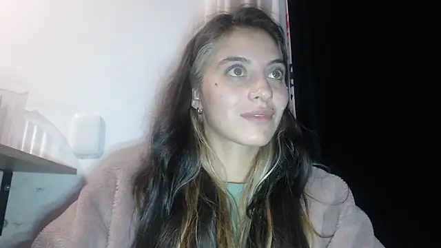 Snapshot of mariecam420 chatting on 12.26.24 mariecam420 online show from 12.26.24