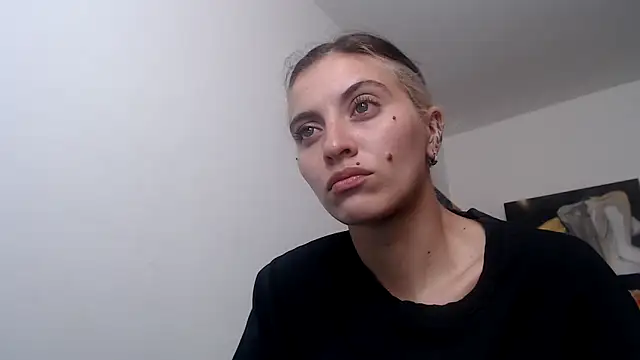 Snapshot of mariecam420 chatting on 12.27.24 mariecam420 online show from 12.27.24