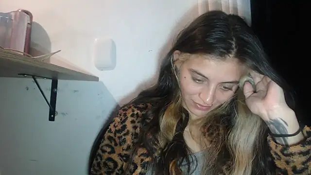 Snapshot of mariecam420 chatting on 12.28.24 mariecam420 online show from 12.28.24