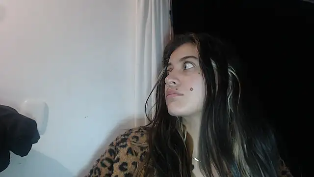 Snapshot of mariecam420 chatting on 01.01.25 mariecam420 online show from 01.01.25