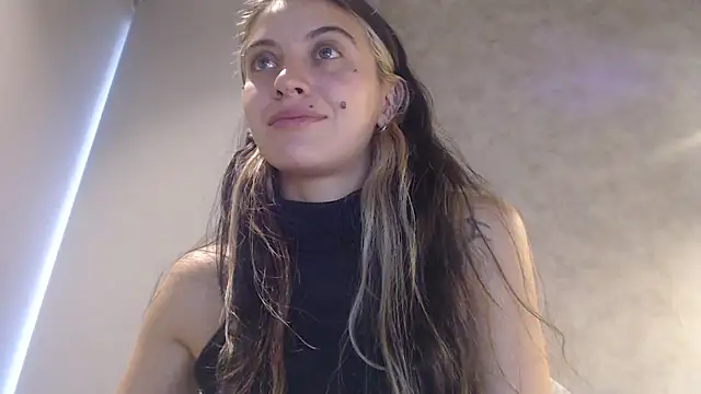 Snapshot of mariecam420 chatting on 01.07.25 mariecam420 online show from 01.07.25