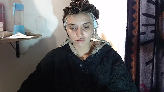 Snapshot of mariecam420 chatting on 01.08.25 mariecam420 online show from 01.08.25