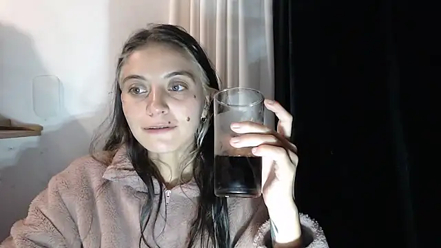 Snapshot of mariecam420 chatting on 01.12.25 mariecam420 online show from 01.12.25