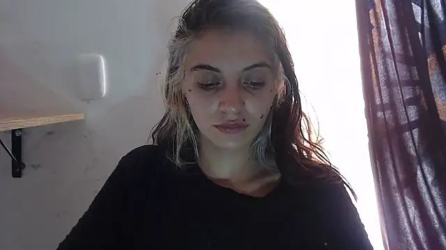 Snapshot of mariecam420 chatting on 01.14.25 mariecam420 online show from 01.14.25