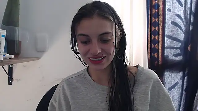 Snapshot of mariecam420 chatting on 01.15.25 mariecam420 online show from 01.15.25