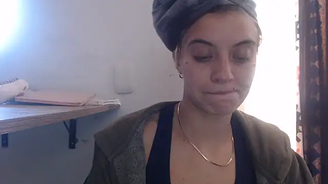 Snapshot of mariecam420 chatting on 01.22.25 mariecam420 online show from 01.22.25