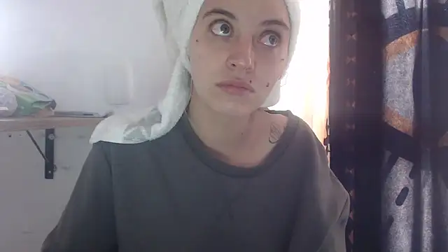 Snapshot of mariecam420 chatting on 01.26.25 mariecam420 online show from 01.26.25