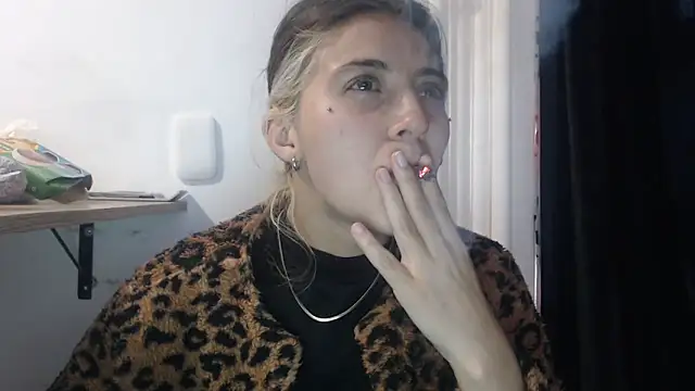 Snapshot of mariecam420 chatting on 01.26.25 mariecam420 online show from 01.26.25