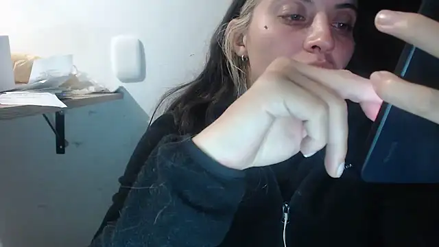 Snapshot of mariecam420 chatting on 01.28.25 mariecam420 online show from 01.28.25