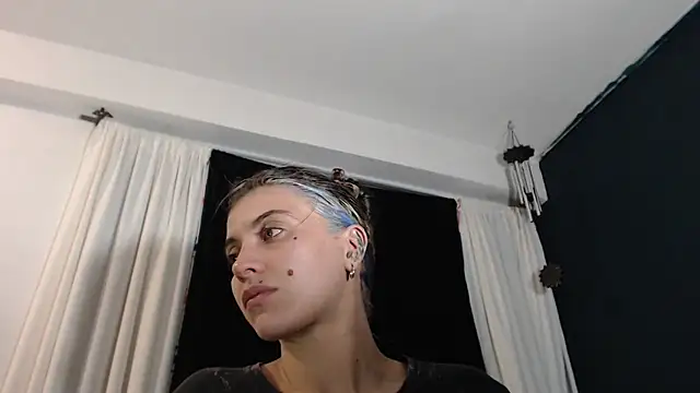 Snapshot of mariecam420 chatting on 02.03.25 mariecam420 online show from 02.03.25