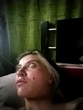 Snapshot of mariecam420 chatting on 02.04.25 mariecam420 online show from 02.04.25