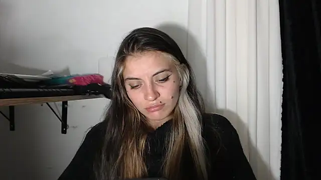 Snapshot of mariecam420 chatting on 02.12.25 mariecam420 online show from 02.12.25