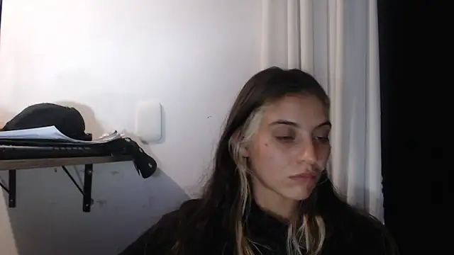 Snapshot of mariecam420 chatting on 02.14.25 mariecam420 online show from 02.14.25