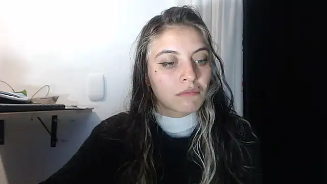 Snapshot of mariecam420 chatting on 02.15.25 mariecam420 online show from 02.15.25