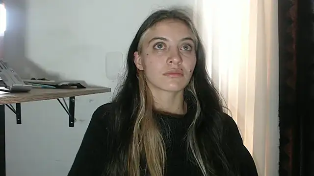 Snapshot of mariecam420 chatting on 02.15.25 mariecam420 online show from 02.15.25