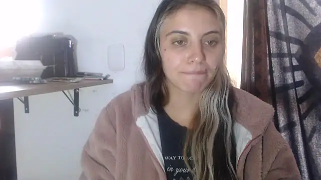 Snapshot of mariecam420 chatting on 02.18.25 mariecam420 online show from 02.18.25