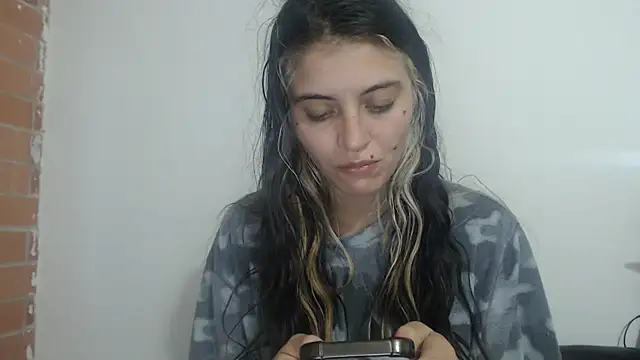 Snapshot of mariecam420 chatting on 02.19.25 mariecam420 online show from 02.19.25