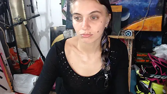 Snapshot of mariecam420 chatting on 03.08.25 mariecam420 online show from 03.08.25