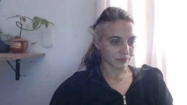 Snapshot of mariecam420 chatting on 03.17.25 mariecam420 online show from 03.17.25