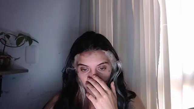 Snapshot of mariecam420 chatting on 03.18.25 mariecam420 online show from 03.18.25