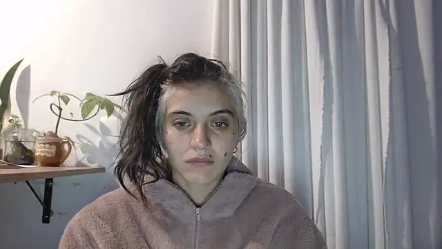 Snapshot of mariecam420 chatting on 03.19.25 mariecam420 online show from 03.19.25